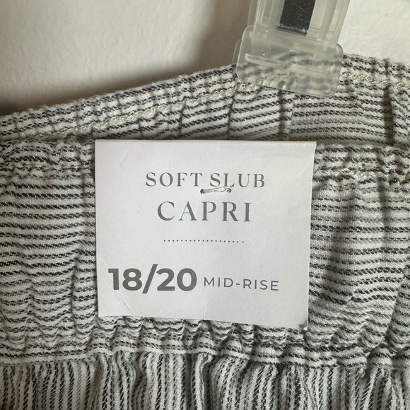 Lane Bryant Gray Capri Pants Relaxed Fit Soft Slub Striped Grey size 18/20 new - Picture 2 of 12
